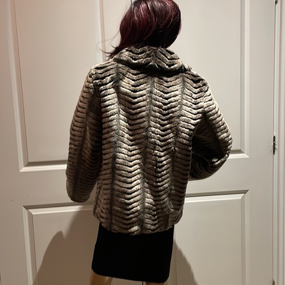 Faux fur Vintage jacket by Unique Int’l. NWOT. Size small. - Picture 8 of 10